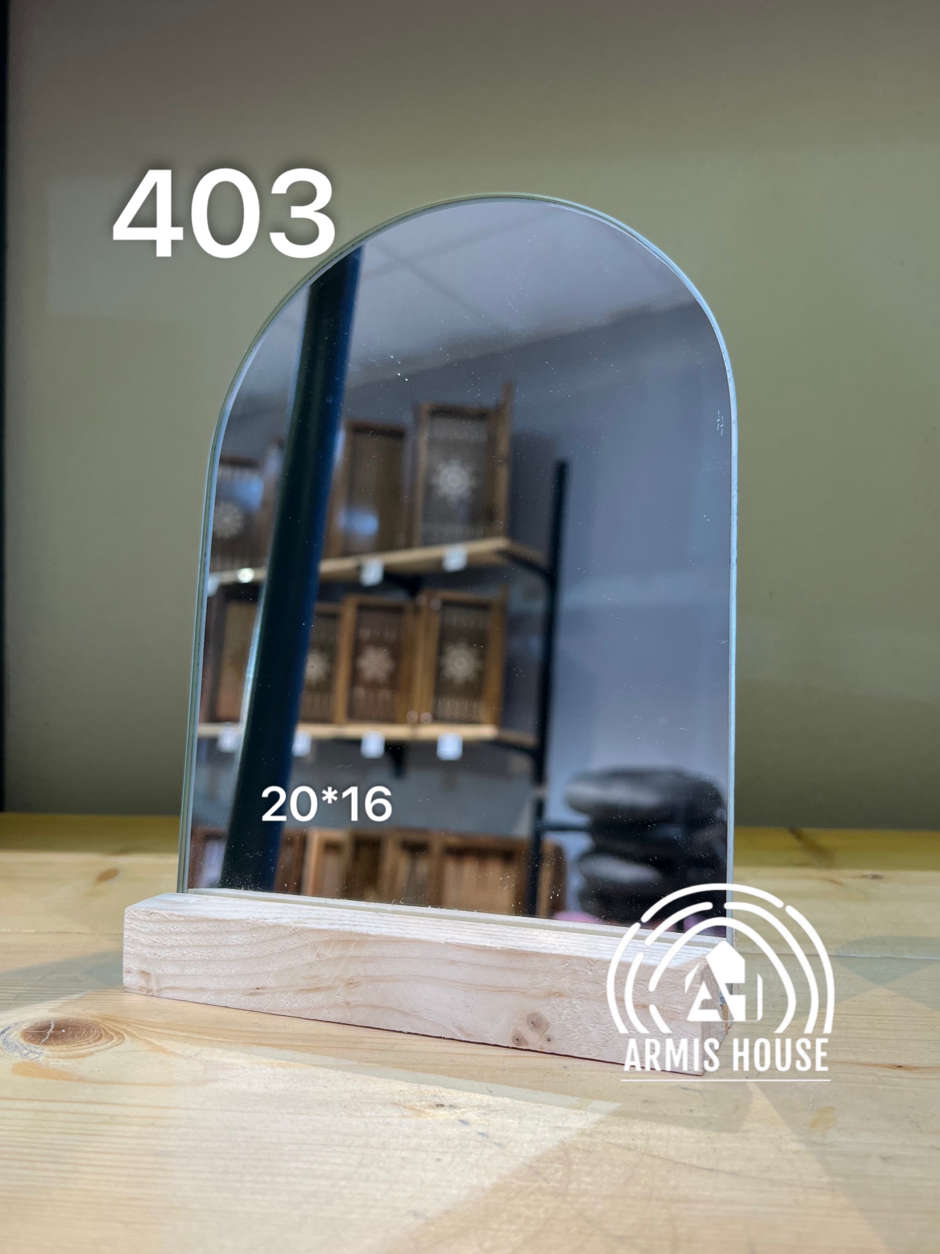 آینه ی پایه چوبی نراد رو میزی ایستاده ، آینه سفره هفت سین